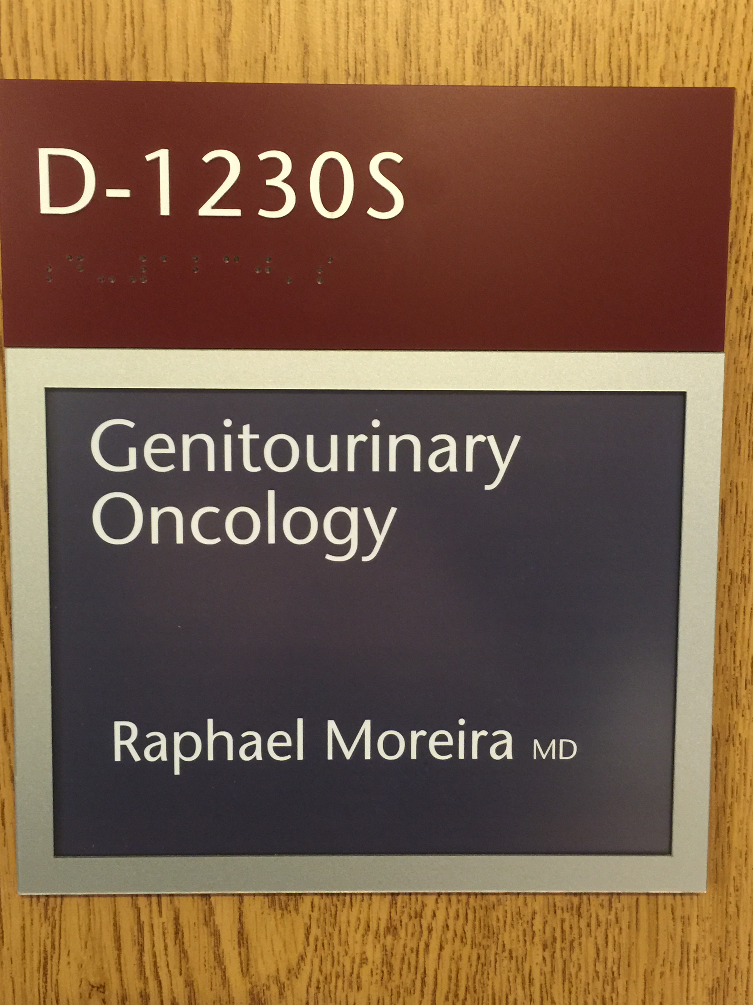 Placa da sala D-1230S - Genitourinary Oncology - Raphael Moreira MD