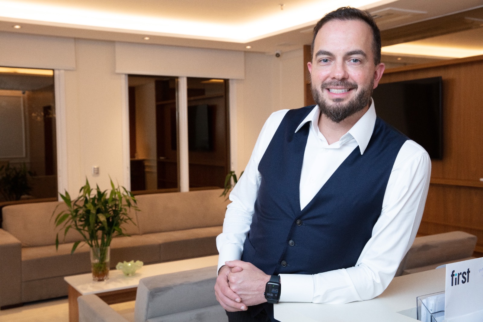 Dr. Raphael Brandão